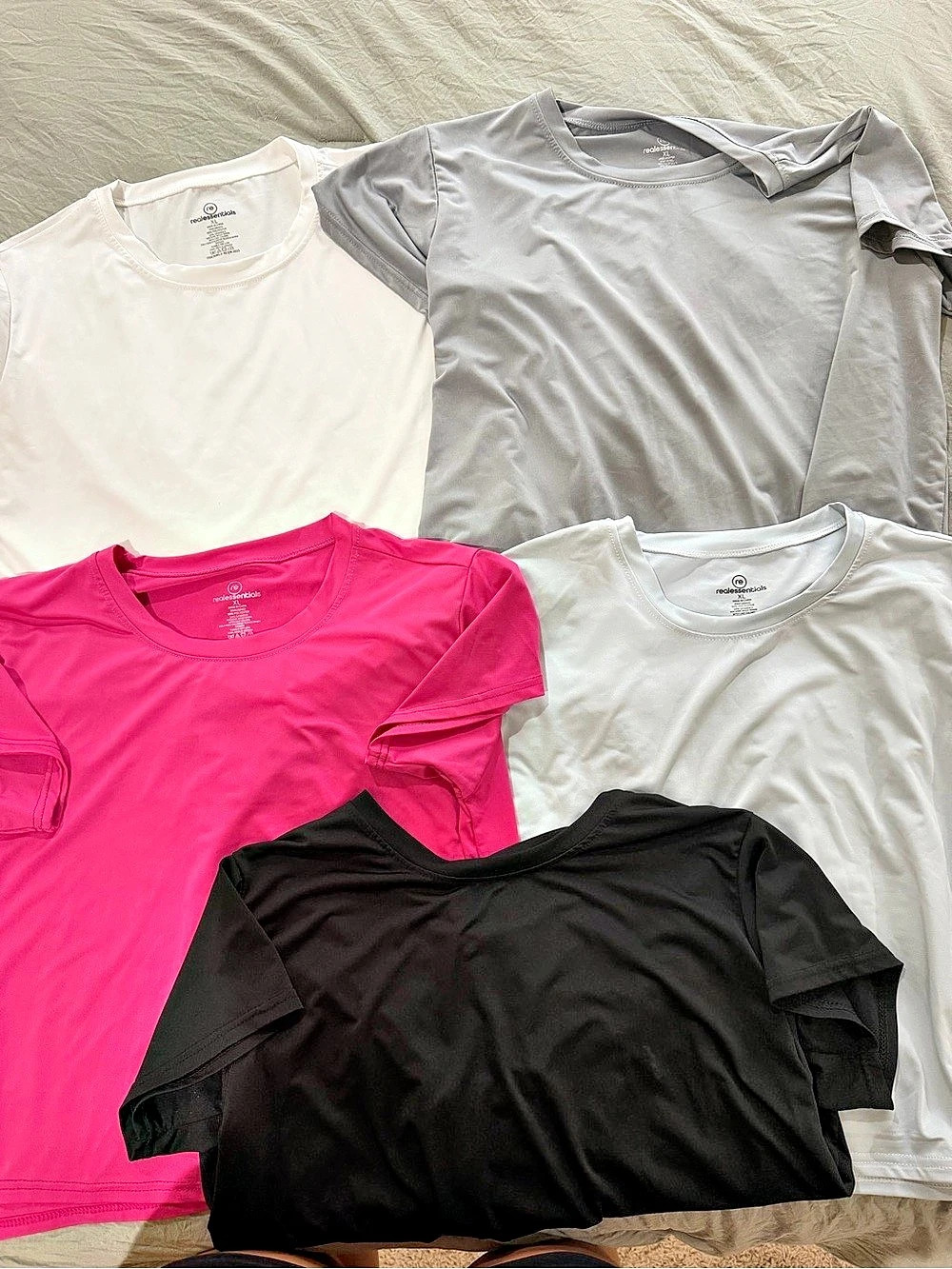 re:eessentials 5-Piece Short Sleeve Tees Size Large